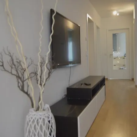 Yeti Lux - Central City Loft Apartment *