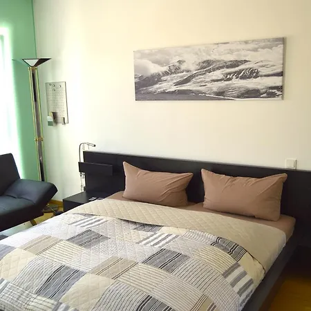 Yeti Lux - Central City Loft *